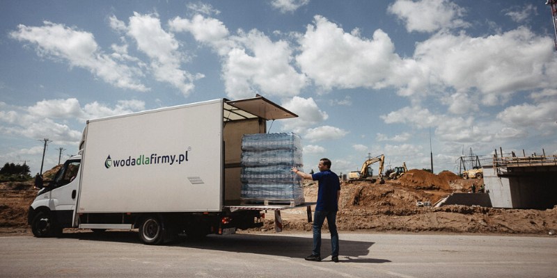 Dostawcy wody dla firm: Jak dokonać właściwego wyboru?