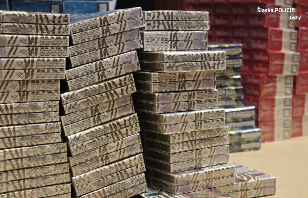 70 latek z Tychów zatrzymany! Mężczyzna przechowywał w piwnicy 34 tysiące sztuk papierosów