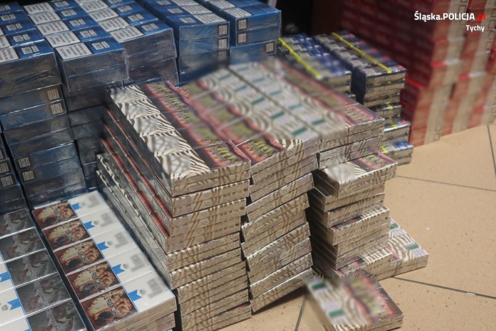 70 latek z Tychów zatrzymany! Mężczyzna przechowywał w piwnicy 34 tysiące sztuk papierosów
