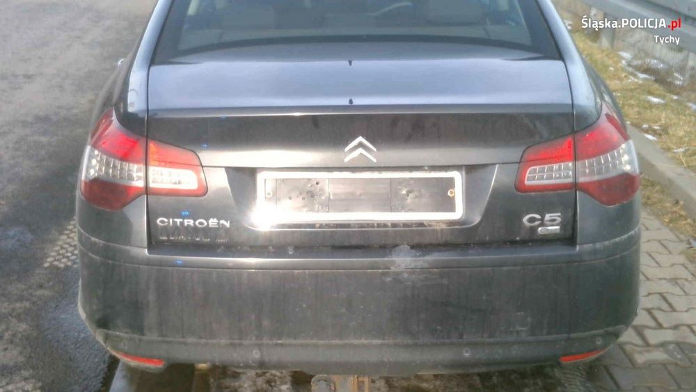 23-latek nie miał tablic rejestracyjnych. Zatrzymała go policja!