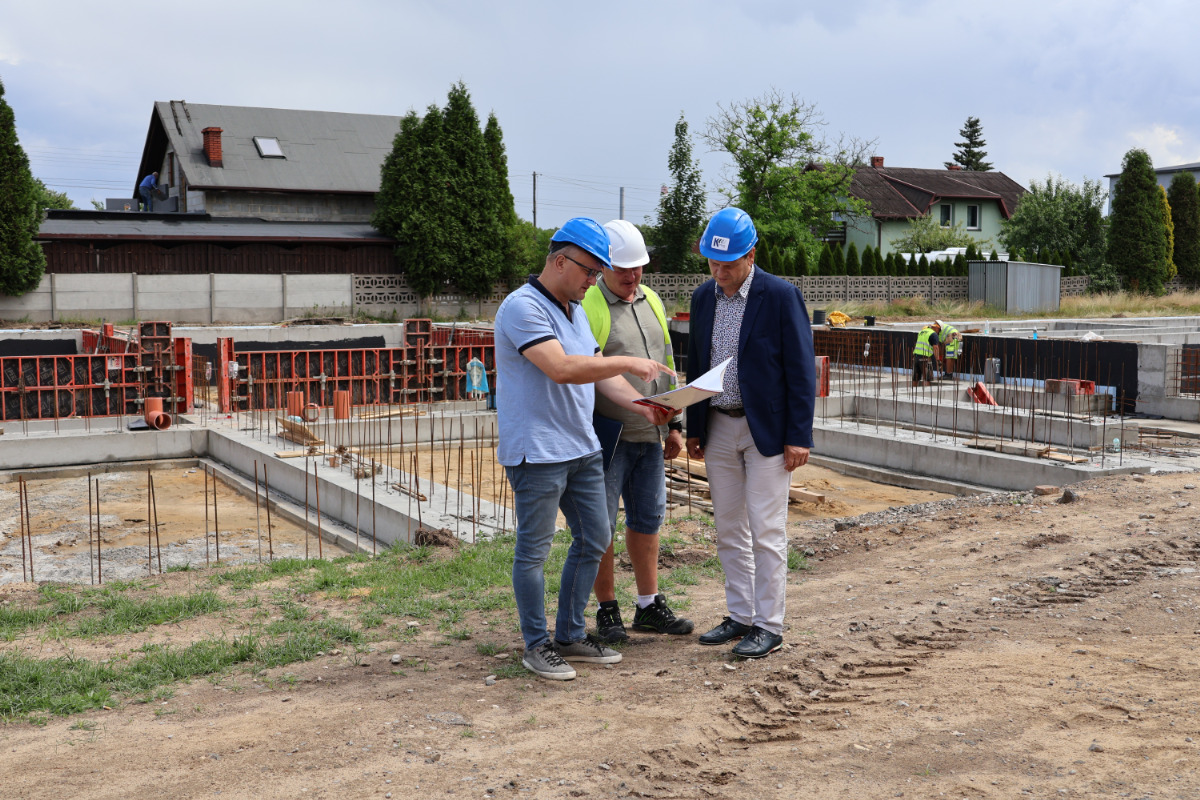 Trwa rozbudowa Szkoły Podstawowej nr 6 w Orzeszu Zawiści o nowe przedszkole