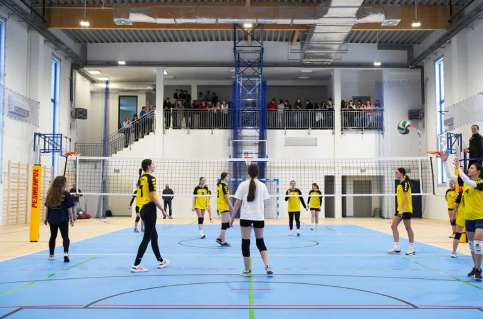 I LO w Rybniku z nową salą gimnastyczną. Na otwarciu pojawił się prezydent miasta