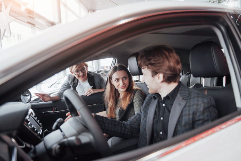 Podróżuj z łatwością! Wszystko, co musisz wiedzieć o wypożyczaniu samochodów