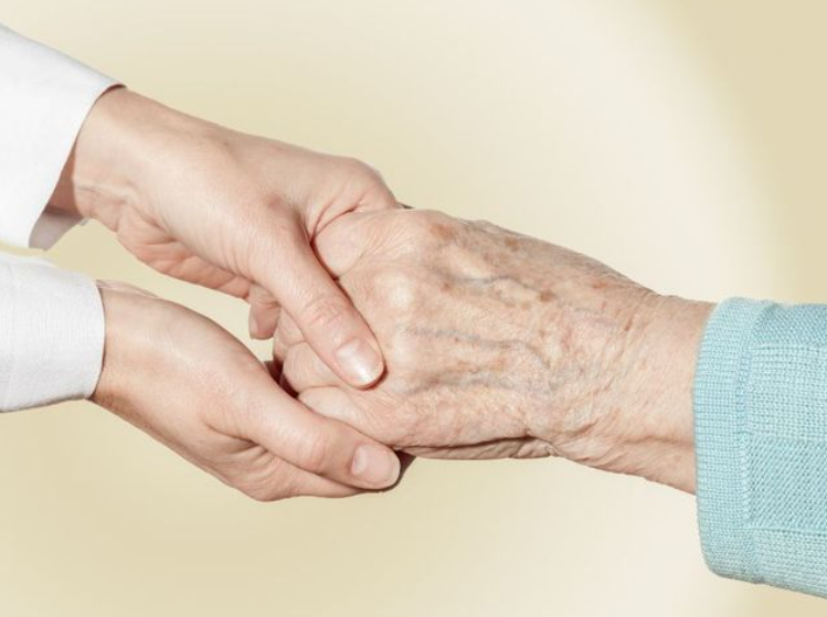 Oddanie rodzica do domu opieki. Czy to złe?