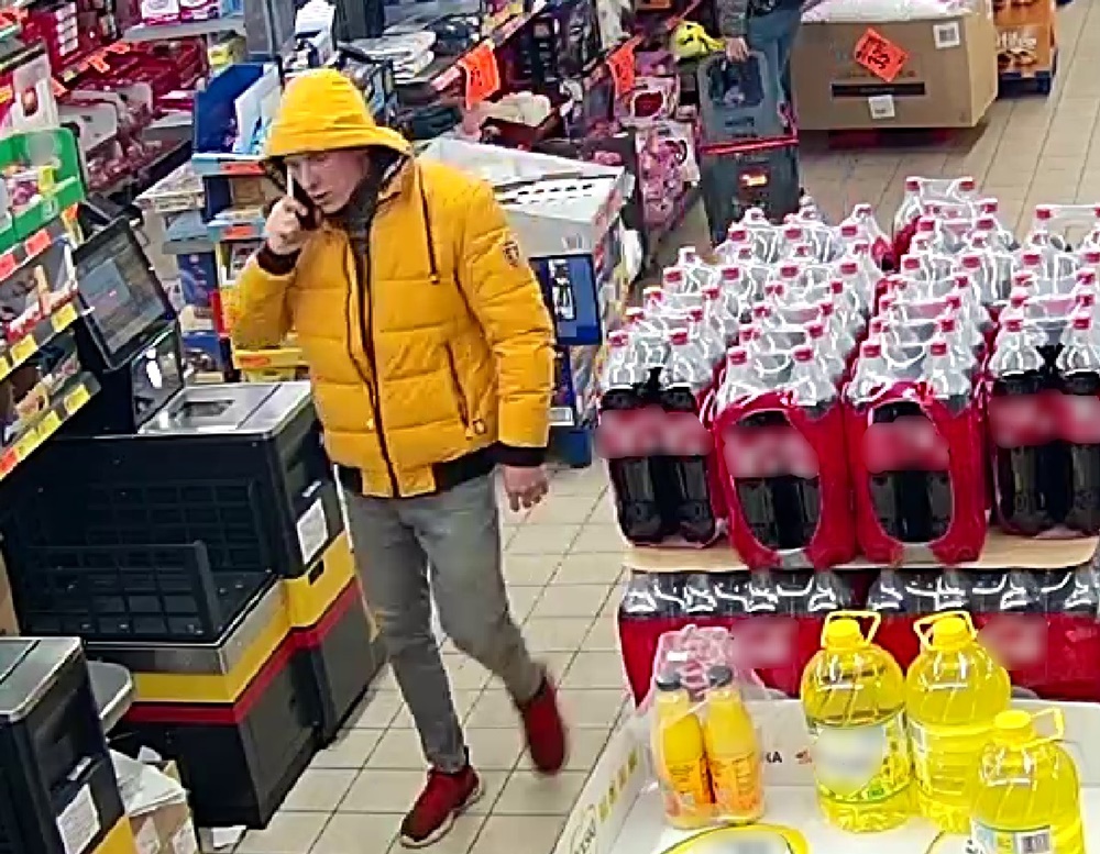 Ukradł alkohol, kosmetyki i poszarpał z kolegą pracownika ochrony. Znasz tych mężczyzn?