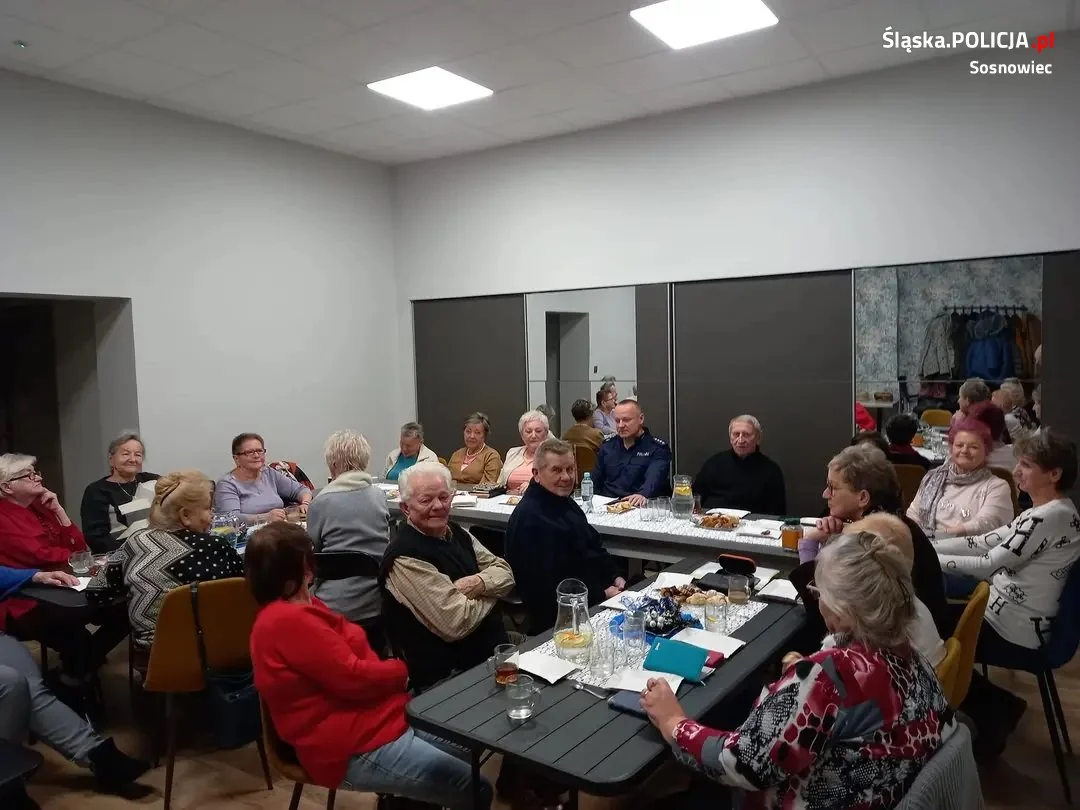 Klub Seniora miejscem spotkania dzielnicowych z seniorami z "Juliusza"