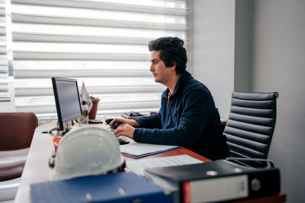 Czy w przypadku braku umowy o zakazie konkurencji pracownik może podjąć dodatkowe zatrudni