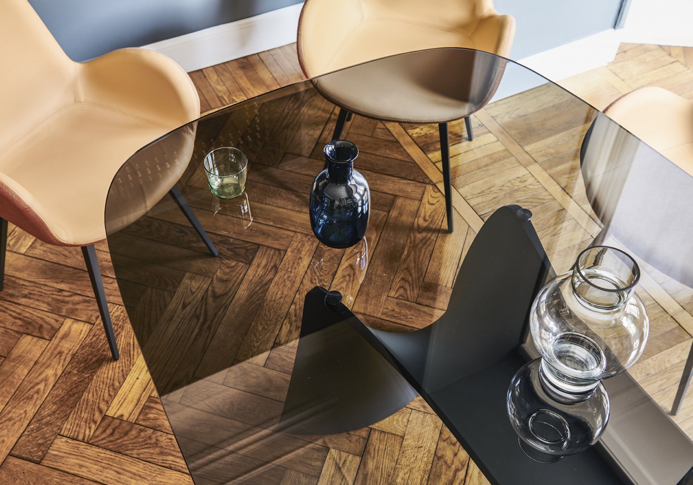 Stół szklany w Twoim mieszkaniu - jaki wybrać?