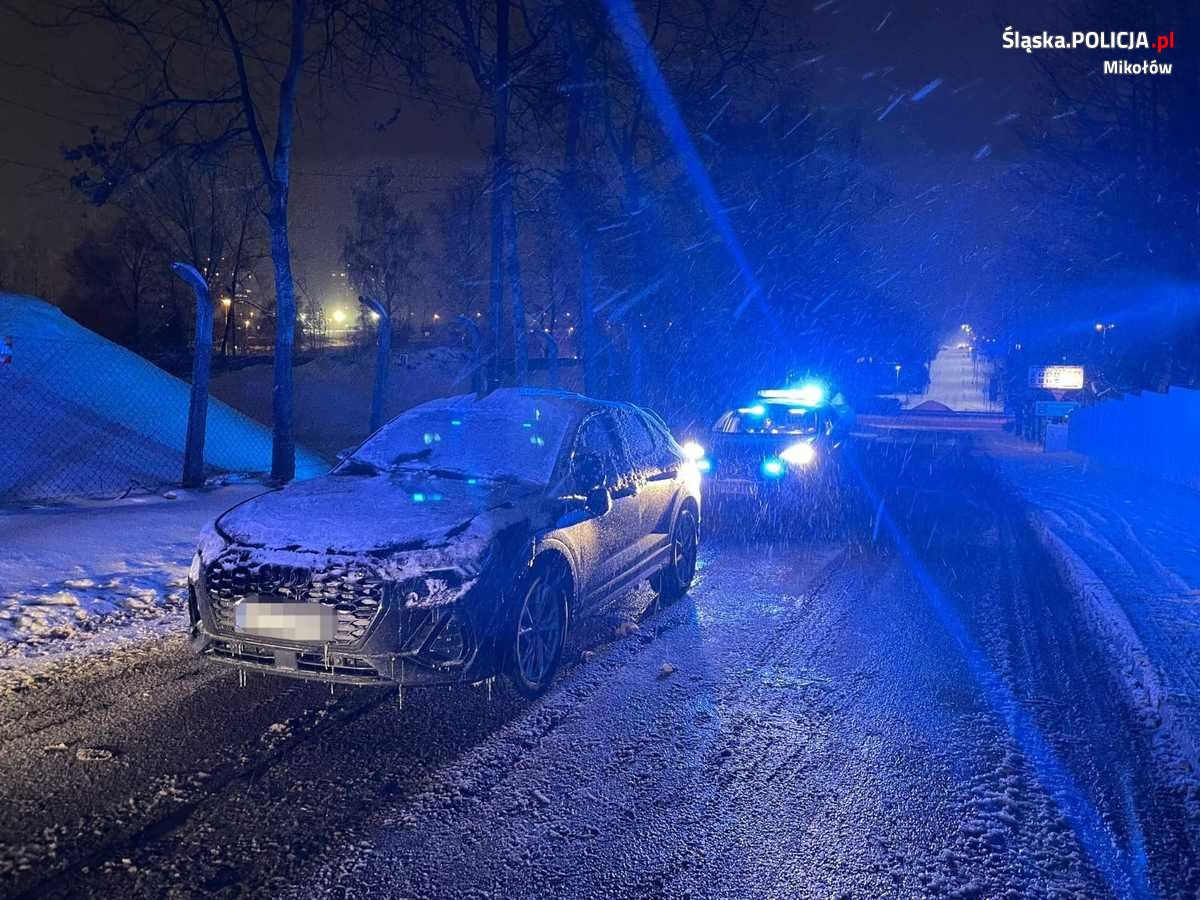 Mikołów: Zaśnieżonym autem, bez lusterka, z blisko trzema promilami...