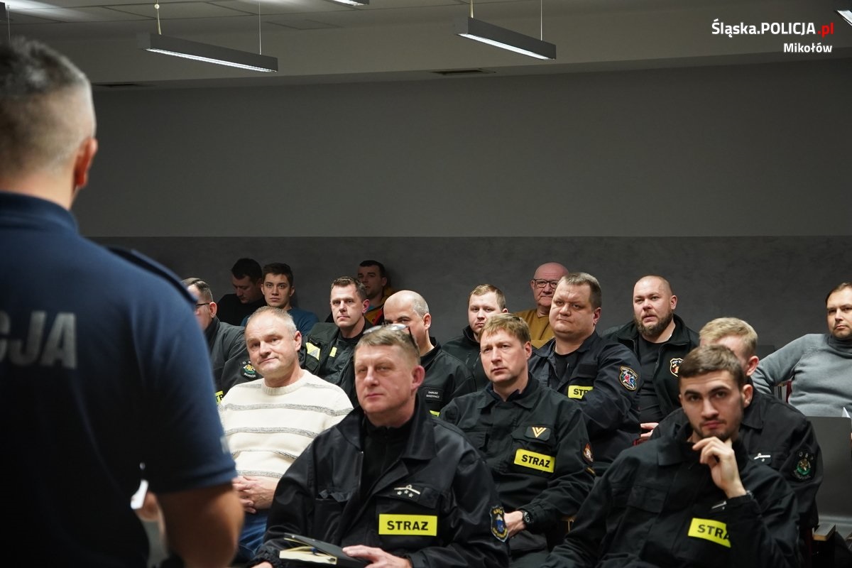 Mikołowscy policjanci szkolili strażaków-ochotników [FOTO]