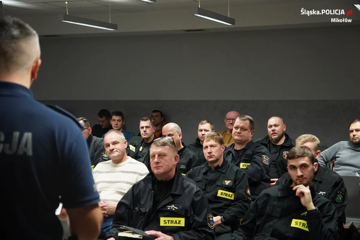 Mikołowscy policjanci szkolili strażaków-ochotników [FOTO]