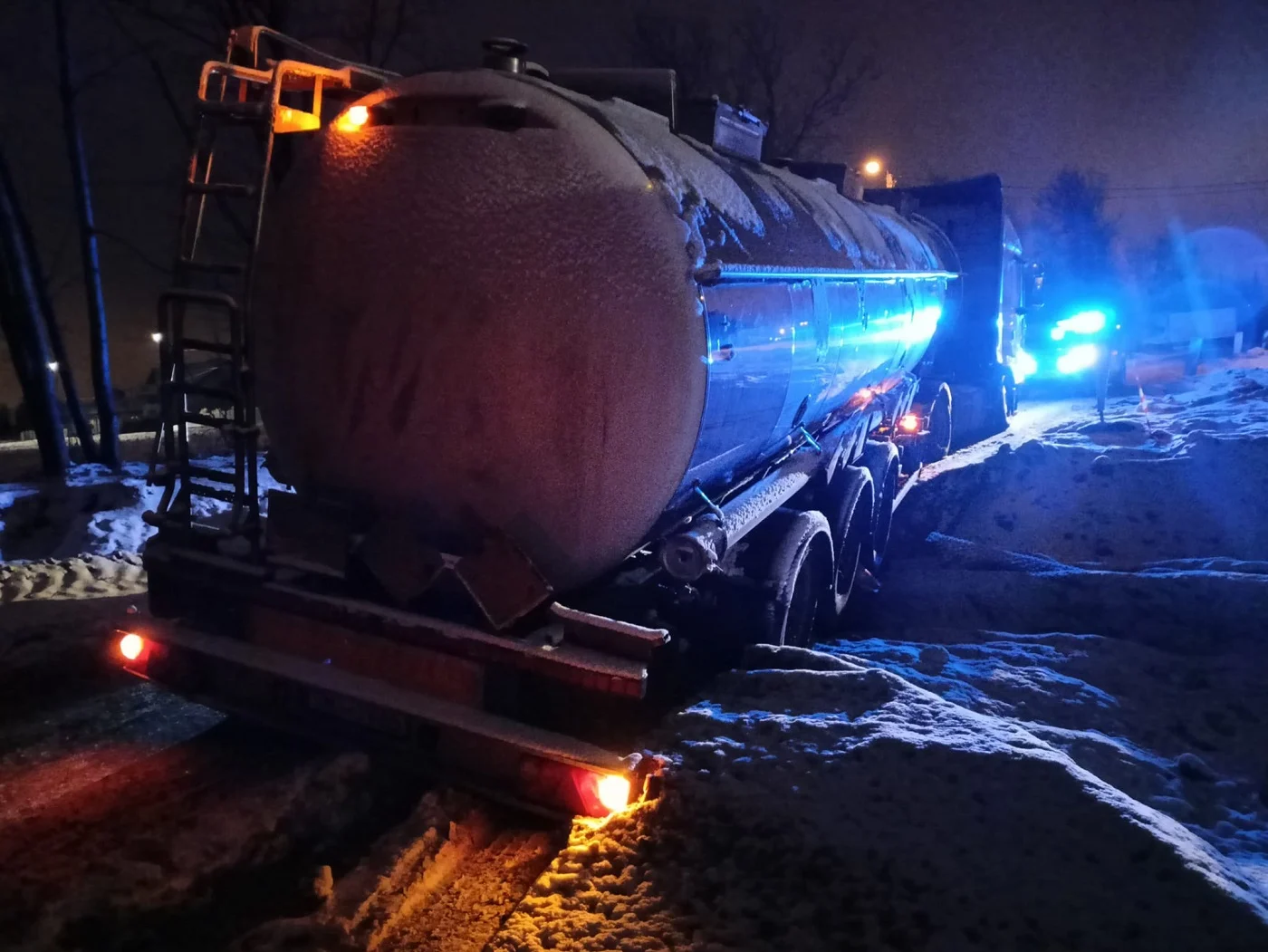 Policja z Mikołowa ostrzega kierowców przed trudnymi warunkami na drodze!