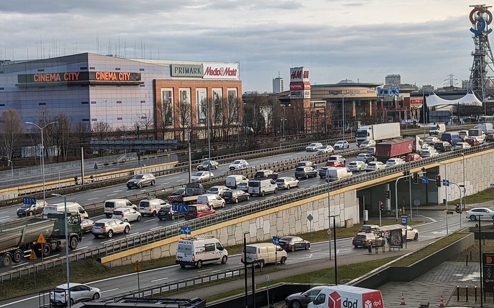 Wypadek pod rondem Ziętka w Katowicach. Występują spore utrudnienia w ruchu!
