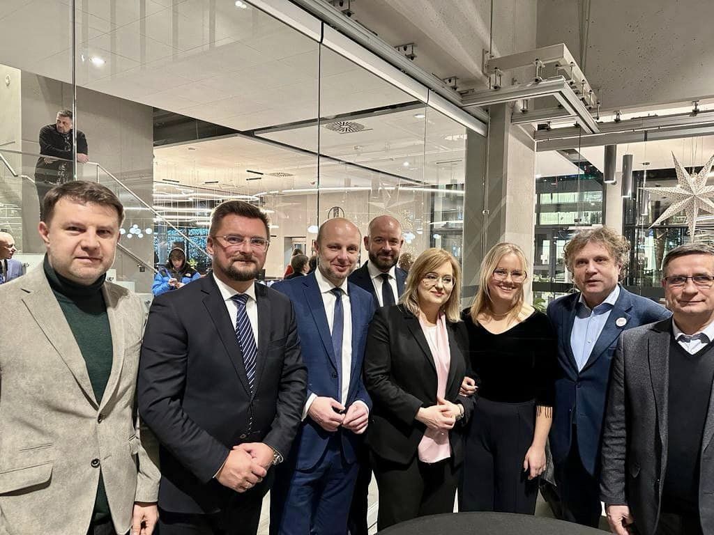 Uczcili pamięć Pawła Adamowicza. Marcin Krupa wziął udział w spotkaniu samorządowców