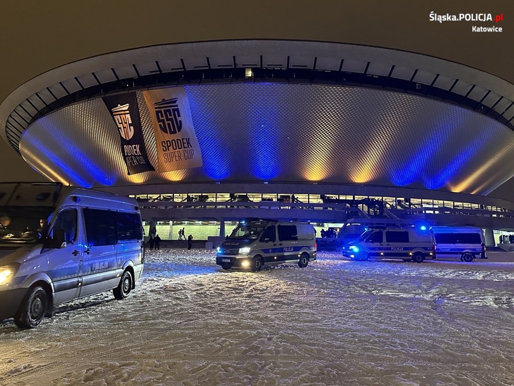 Policjanci dbali o bezpieczeństwo w Katowicach podczas turnieju SSC