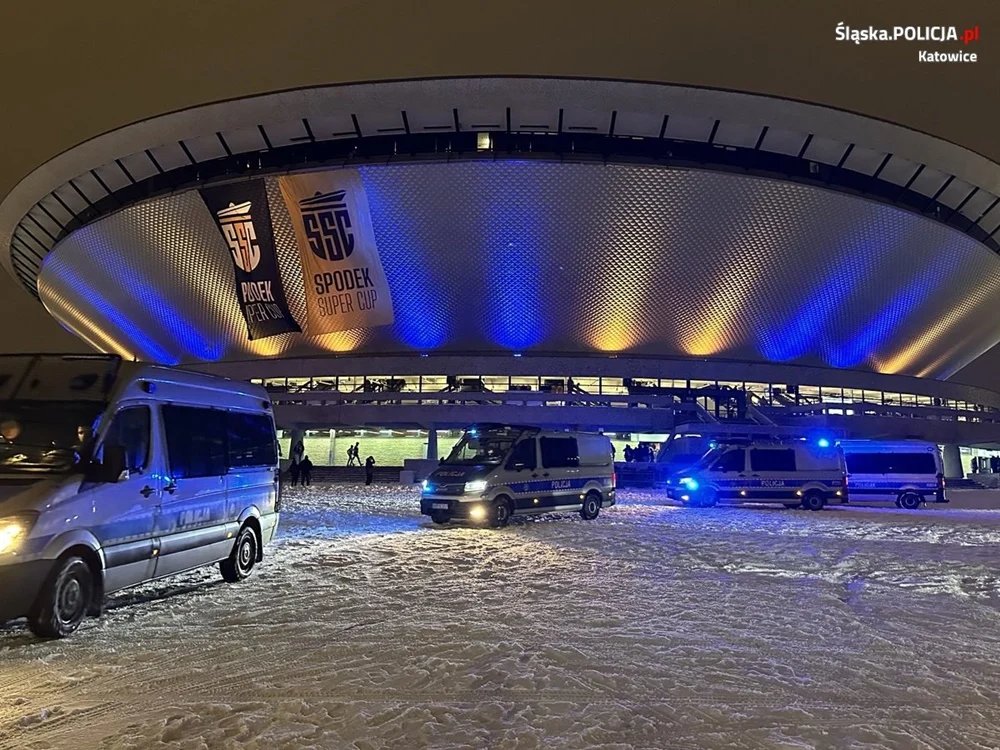 Policjanci dbali o bezpieczeństwo w Katowicach podczas turnieju SSC
