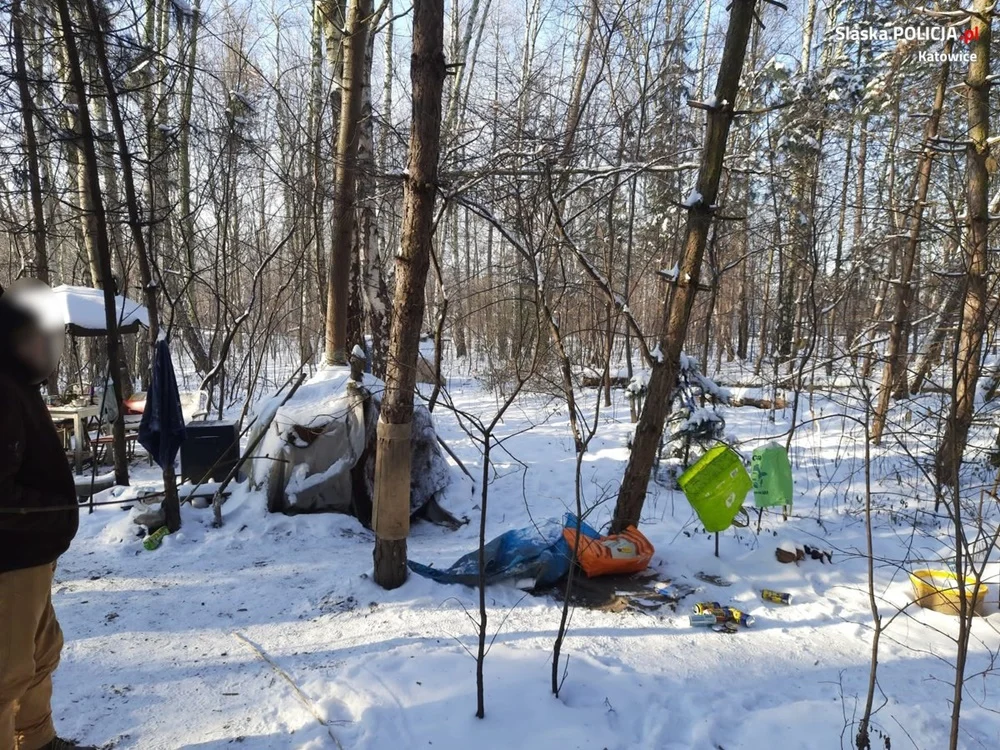 Katowiccy dzielnicowi kontrolują miejsca, gdzie przebywają osoby zagrożone wychłodzeniem