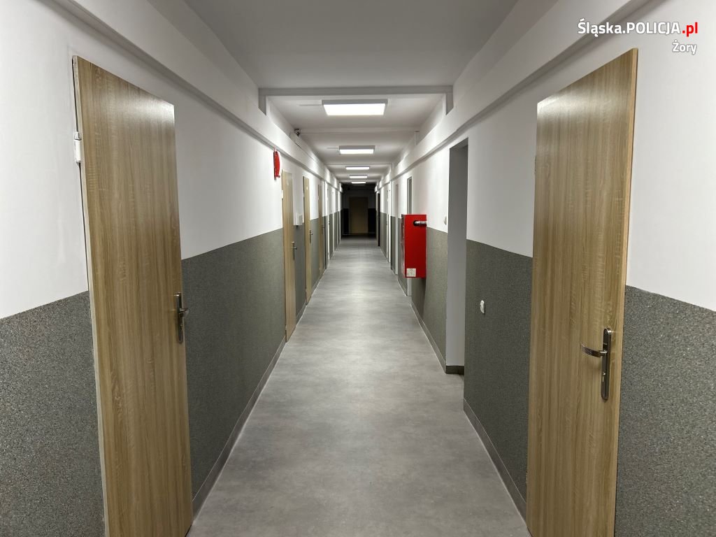 Za nami remont piętra budynku żorskiej Policji. Zobacz efekty!
