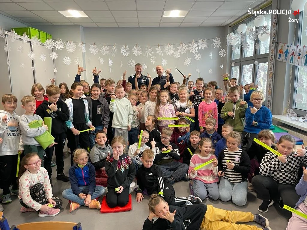 Uczniowie SP nr 4 spotkali się z dzielnicowymi