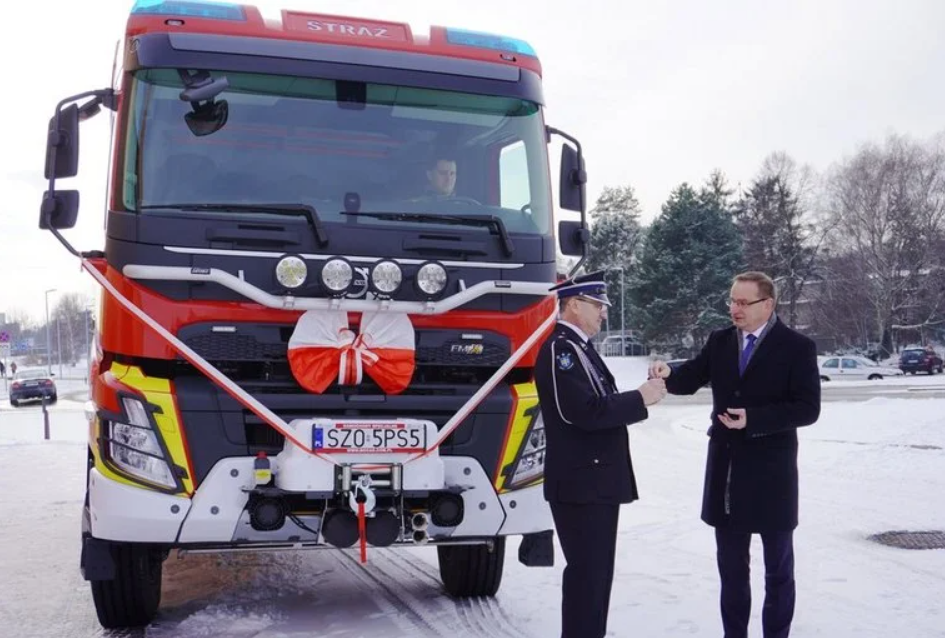 Nowy wóz oraz wyposażenie – strażacy ochotnicy otrzymali sprzęt za ponad 2 mln zł!