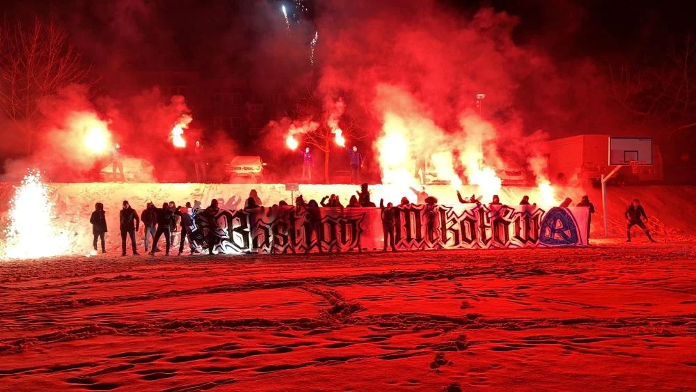 Piast Gliwice pozwał Ruch Chorzów. Kibice „Niebieskich” zniszczyli bandy LED na stadionie