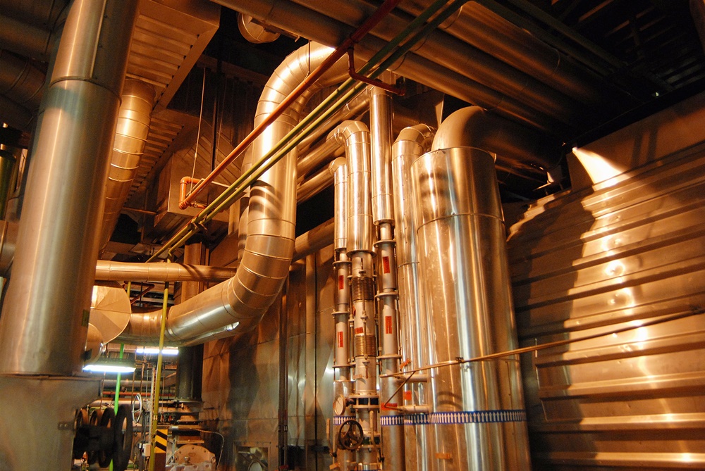 Komfortowo i bezpiecznie – zalety ciepła sieciowego