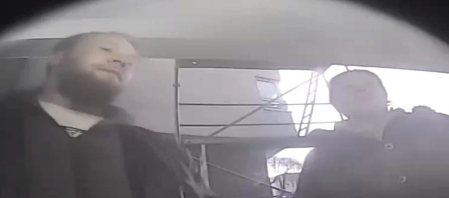 Przywłaszczyli gotówkę z bankomatu. Chorzowscy policjanci szukają tych dwojga