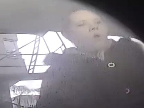 Przywłaszczyli gotówkę z bankomatu. Chorzowscy policjanci szukają tych dwojga