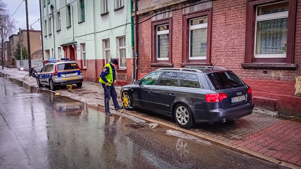 Akcja "B-36" w Chorzowie. Strażnicy Miejscy sprawdzali mieszkańców na ul. Urbanowicza