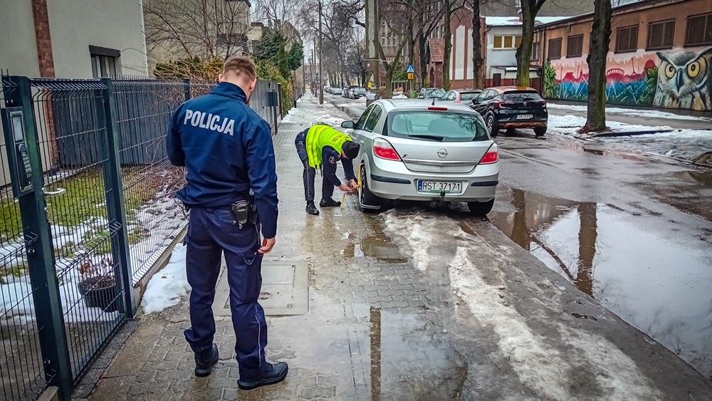Akcja "B-36" w Chorzowie. Strażnicy Miejscy sprawdzali mieszkańców na ul. Urbanowicza