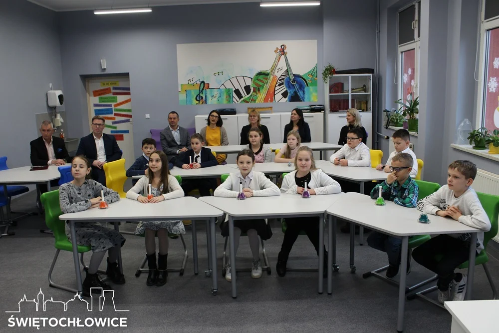 Daniel Beger brał udział w otwarciu wyremontowanej pracowni muzycznej SP nr 2