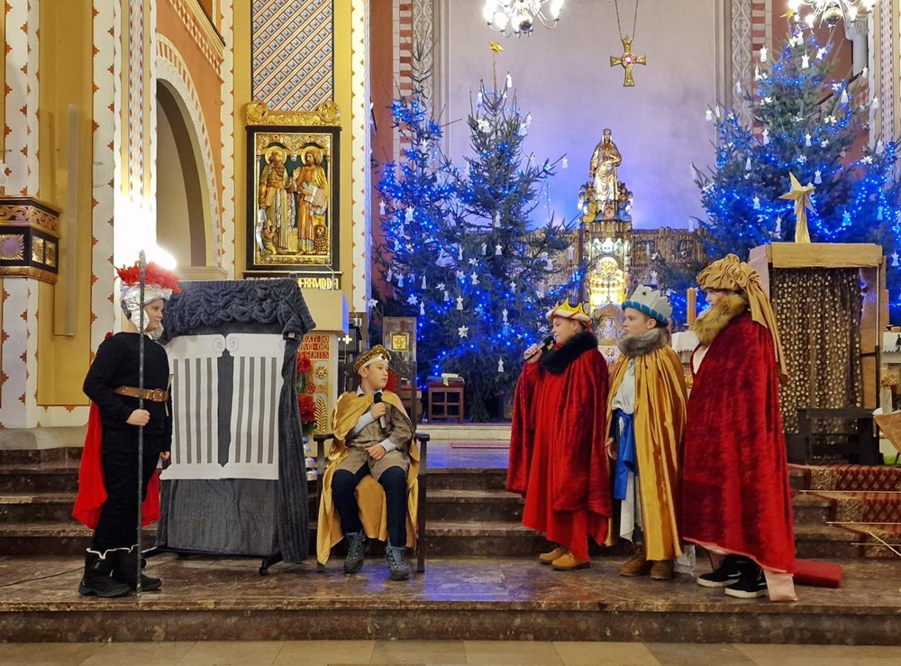 Świąteczny występ w chropaczowskim kościele. Uczniowie SP nr 17 przedstawili jasełka