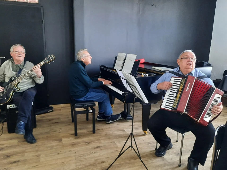 Dzień Dziadka w MDK-U. Zobaczcie zdjęcia z Muzycznego Poranka dla Seniora!