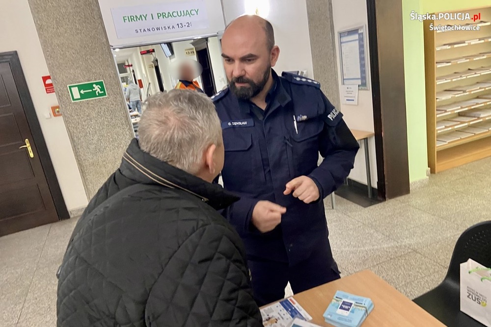 Świętochłowiccy mundurowi spotkali się z seniorami z okazji Dni Babci i Dziadka