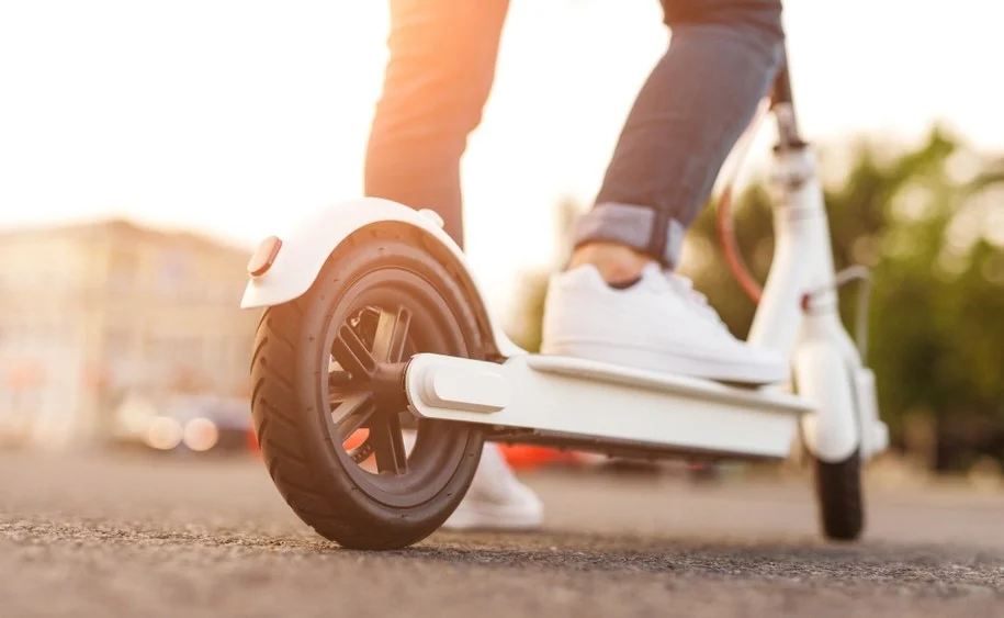 Zalety hulajnóg i rowerów elektrycznych