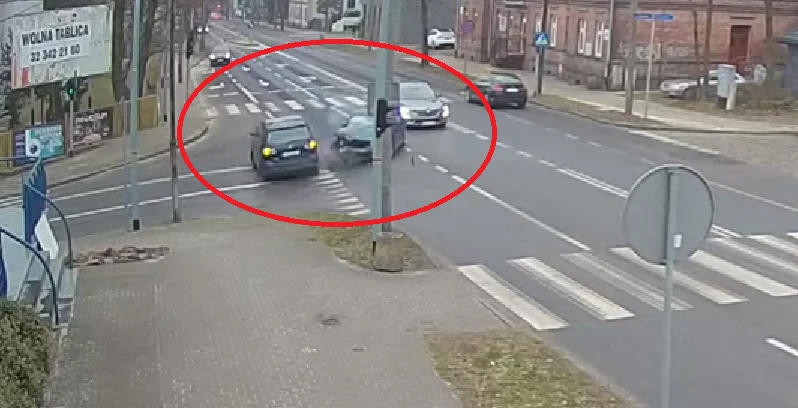 Kolizja na skrzyżowaniu ul. 1 Maja z Teatralną w Wirku. Sprawca nie ustąpił pierwszeństwa!