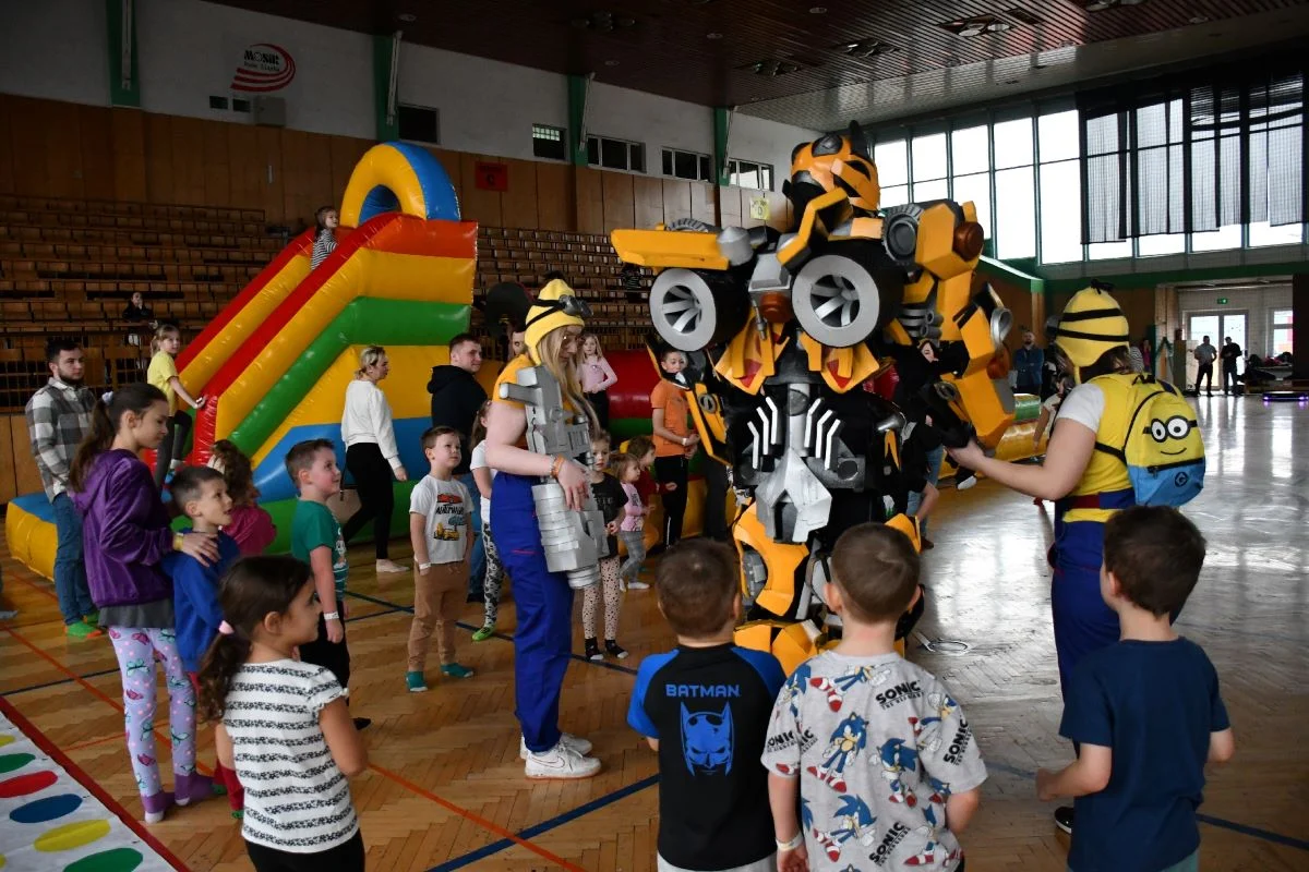 Trwa "Dmuchane Zakończenie Ferii". Atrakcji dla dzieci jest tutaj co niemiara! [ZDJĘCIA]