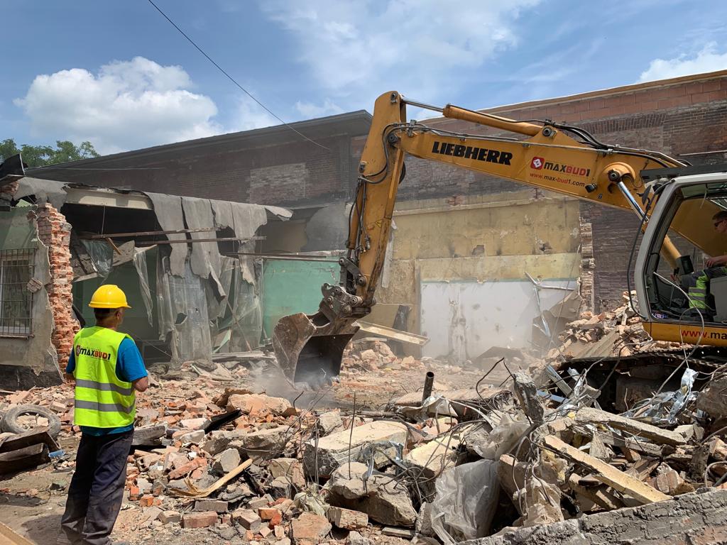 Szukasz koparki z operatorem? Wybierz MaxBud1 Tomasz Warchala - Zaufaj ekspertom z branży