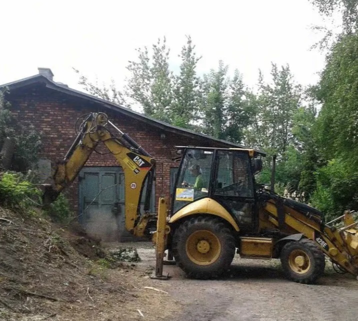 Szukasz koparki z operatorem? Wybierz MaxBud1 Tomasz Warchala - Zaufaj ekspertom z branży