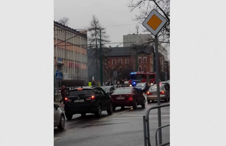 Pożar przy przychodni w Nowym Bytomiu. Płonęły śmieci!