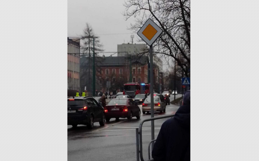 Pożar przy przychodni w Nowym Bytomiu. Płonęły śmieci!