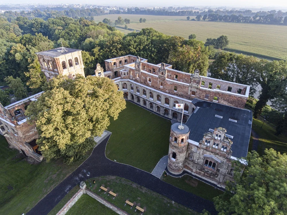 Jedna z najbardziej udanych rewitalizacji, czyli ruiny zamku w Tworkowie