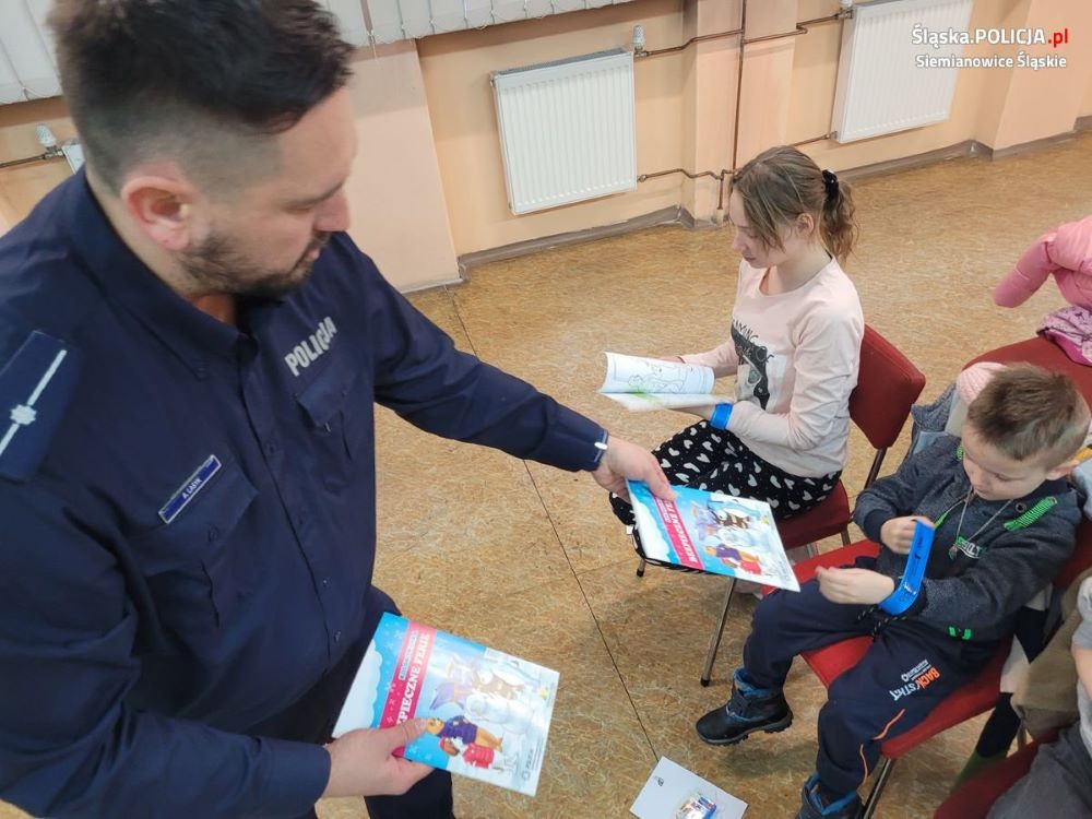 Akcja "Bezpieczne Ferie". Dzieci odwiedziły komendę w Siemianowicach Śląskich