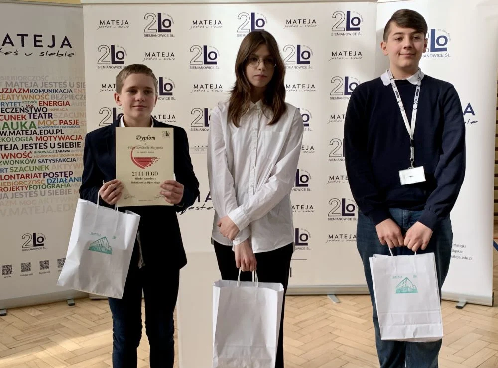 Konferencja "Licz się ze słowami" z okazji Dnia Języka Ojczystego w II LO