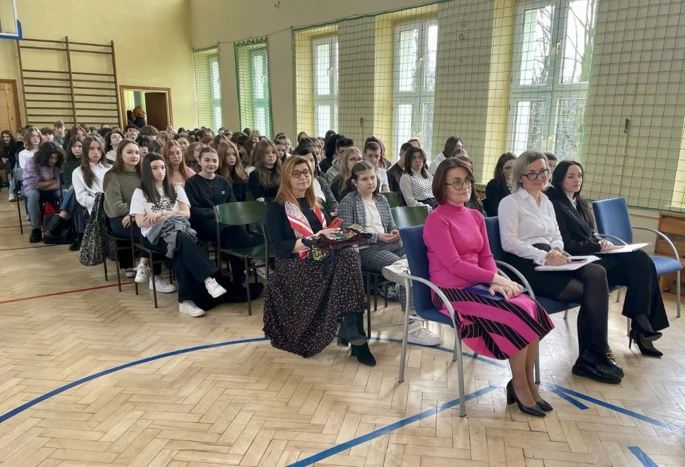 Konferencja "Licz się ze słowami" z okazji Dnia Języka Ojczystego w II LO