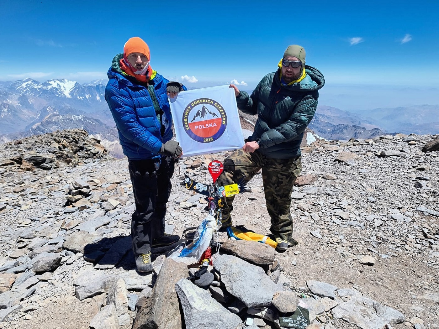 Polscy alpiniści Michał Kasprowski i Daniel Macioł Zdobywają Szczyt Aconcagui!"