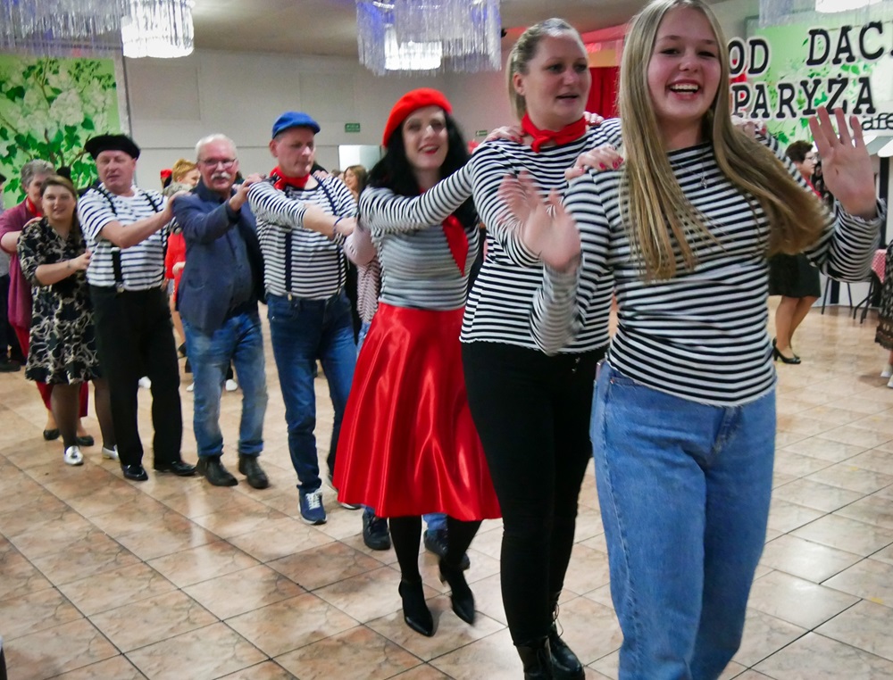Pod dachami Paryża - bal dla mieszkańców i pracowników DPS-u w Orzeszu