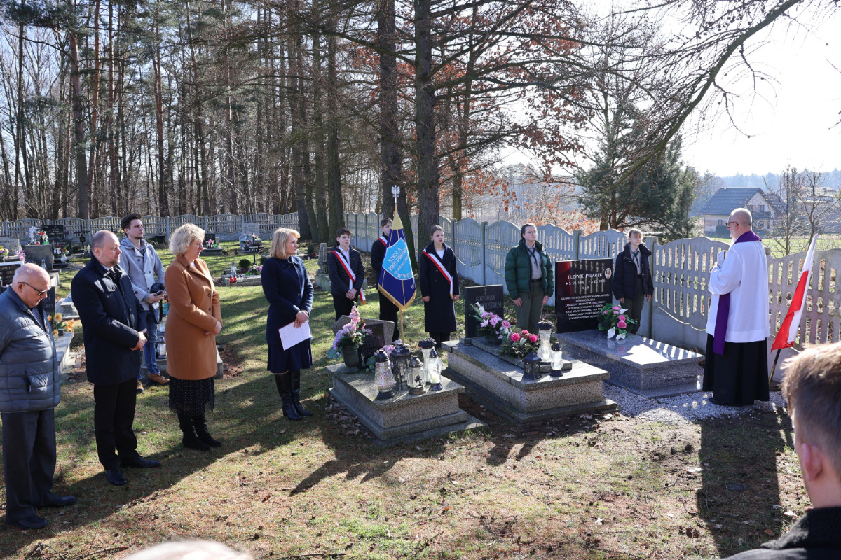 Uroczystość poświęcenia odnowionego grobu Ludwika Pisarka