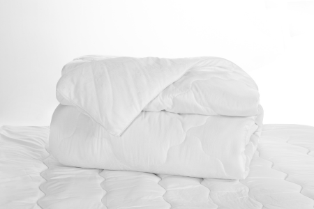 Niezwykła lekkość letniej kołdry: idealne towarzystwo na ciepłe noce