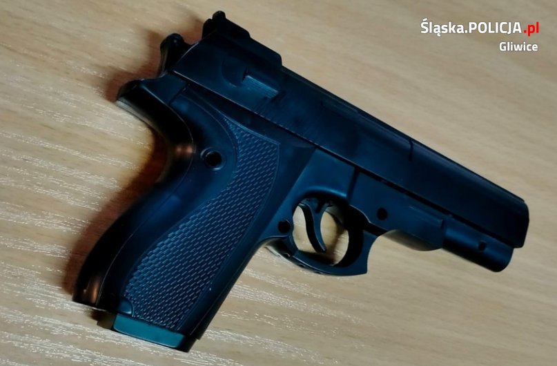 Chciał zwrotu pieniędzy za okulary. Gliwiczanin groził śmiercią i posiadał broń!